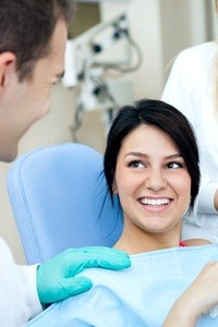 A young woman talking with her dentist
